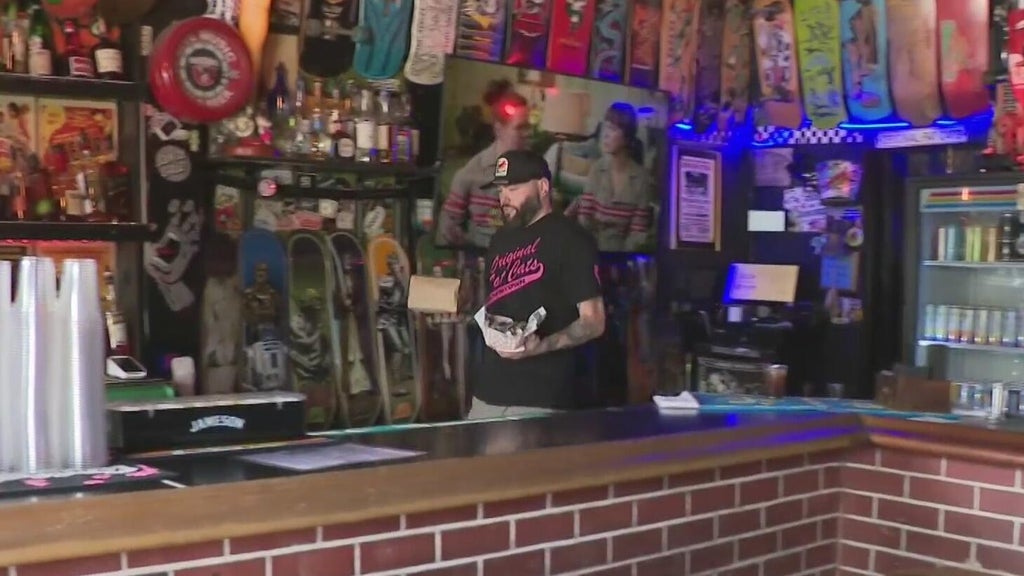 Fort Lauderdale proposes earlier closing times for downtown bars, facing pushback from business owners — CBS Miami, Berlin Dining news