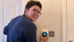 Before you crank up the thermostat, try these tips to keep your house warmer for longer — BBC Business, Berlin Business news