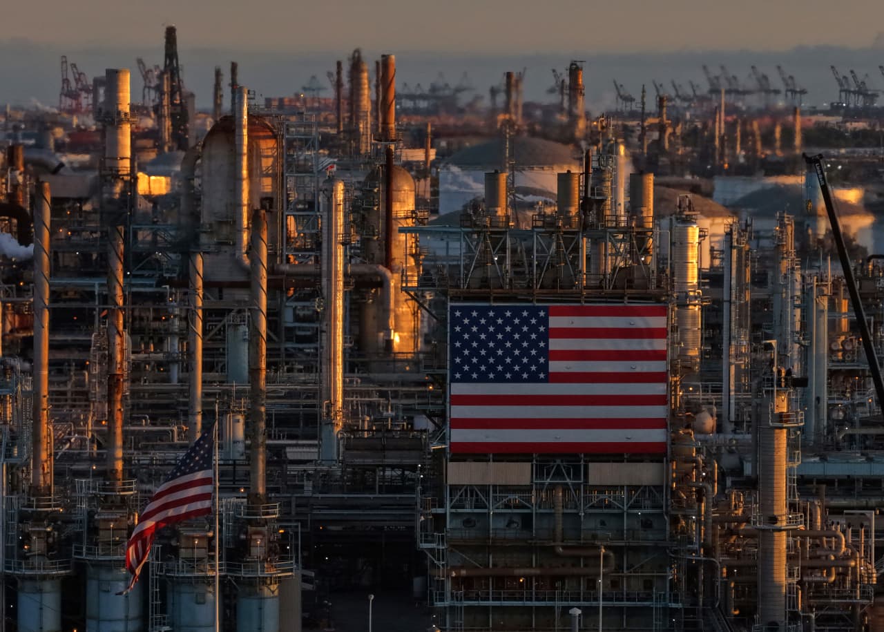 U.S. oil-refinery stocks are up roughly 150% this year. How long could this historic run last? — Berlin Sports news