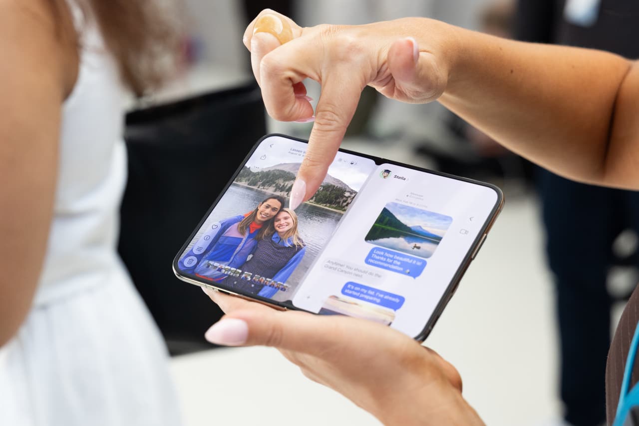 Is Apple’s foldable iPhone Duo worth $2,000? See how it stacks up against other foldable phones. — MarketWatch, Berlin Business news