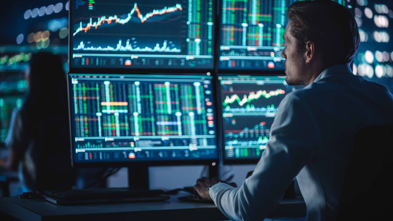 It’s been a painful month for hedge funds. To turn it around, they are shorting U.S. stocks. — MarketWatch, Berlin Arts news