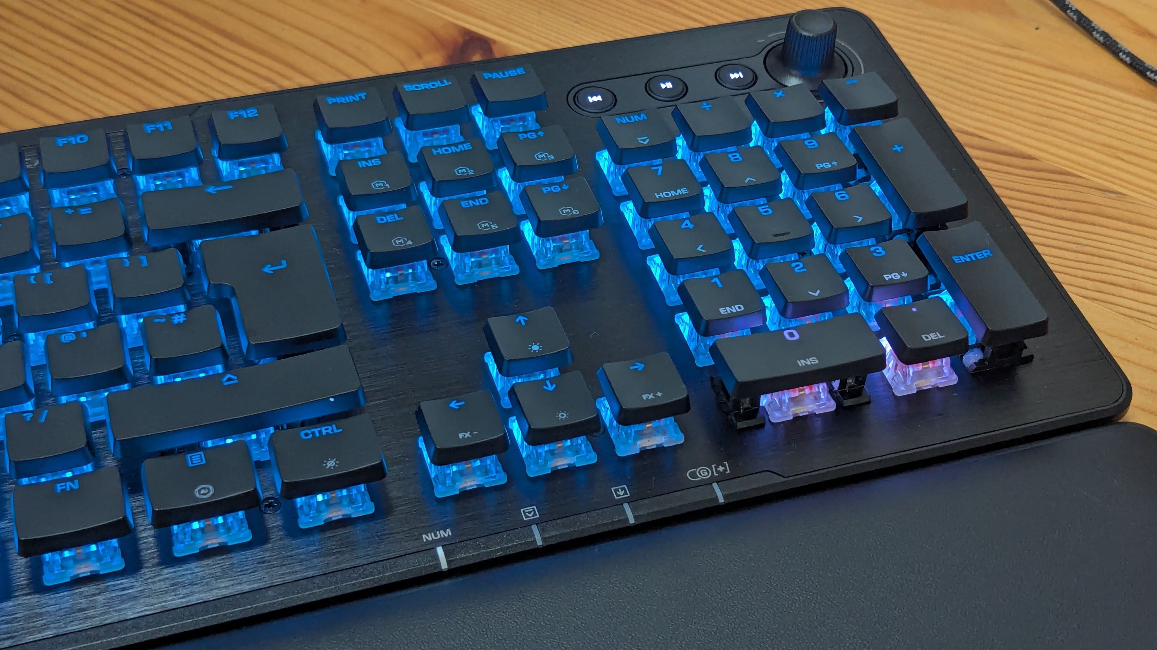 Turtle Beach Vulcan II XP Review: Clicky Compromise — Wired, Berlin Technology news